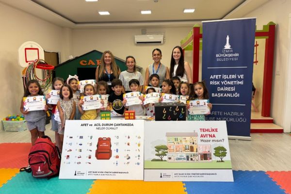 İzmir’de çocuklara afet farkındalığı eğitimi İzmir’de çocuklara afet farkındalığı eğitimi