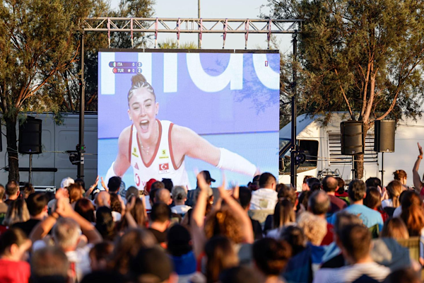 İzmir’de Filenin Sultanları’nın şampiyonluk coşkusu İzmir’de Filenin Sultanları’nın şampiyonluk coşkusu