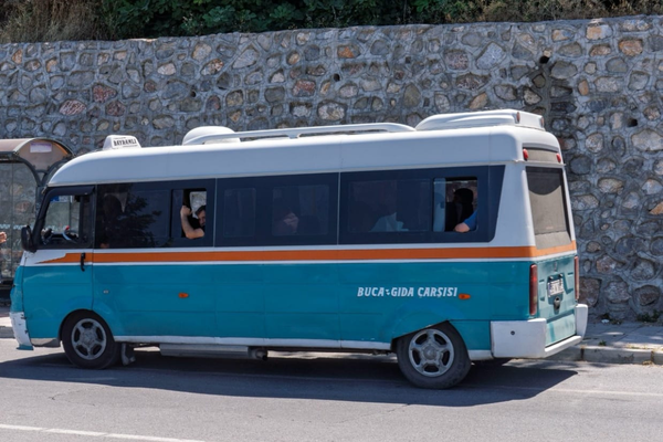 İzmir'de minibüs hatları ve ücretleri dijital ortama taşındı İzmir'de minibüs hatları ve ücretleri dijital ortama taşındı