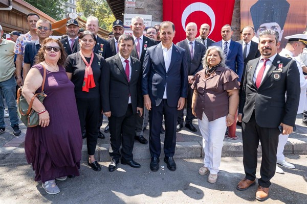 İzmir’de şehit aileleri ve gaziler için Özel Şeref Günü programı düzenlendi İzmir’de şehit aileleri ve gaziler için Özel Şeref Günü programı düzenlendi