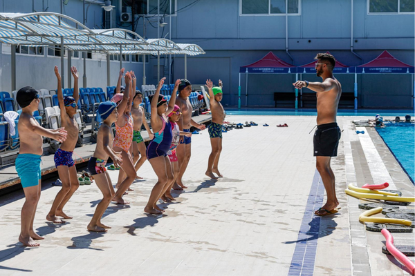 İzmir'de yaz spor okullarında yüzme eğitimleri başladı İzmir'de yaz spor okullarında yüzme eğitimleri başladı