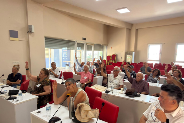İzmir'de Yurttaş Meclisleri büyüyor: 12 ilçede 89 yeni politika önerisi kabul edildi