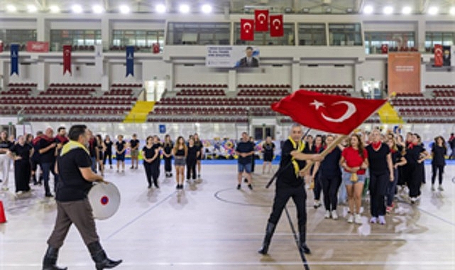 İzmir'de zeybek bilmeyen kalmayacak İzmir'de zeybek bilmeyen kalmayacak