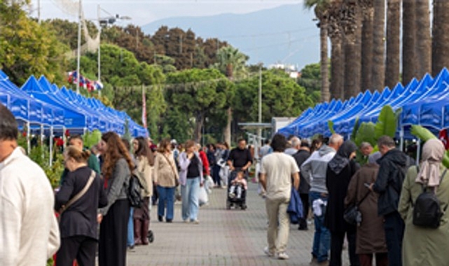 İzmir'in renkli festivali Kültürpark'ta kapılarını açtı İzmir'in renkli festivali Kültürpark'ta kapılarını açtı