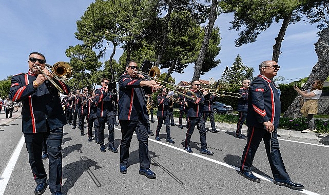 İzmir'in tarihine 83 yıldır “müzikle" tanıklık ediyorlar İzmir'in tarihine 83 yıldır “müzikle" tanıklık ediyorlar