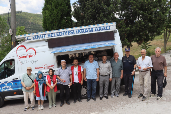 İzmit Belediyesi'nden Şirintepe'de cuma namazı sonrası ikram İzmit Belediyesi'nden Şirintepe'de cuma namazı sonrası ikram