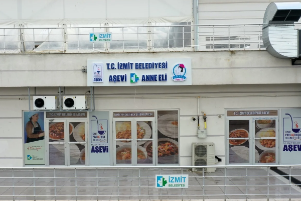 İzmit Belediyesinden üniversite öğrencilerine ücretsiz akşam yemeği İzmit Belediyesinden üniversite öğrencilerine ücretsiz akşam yemeği