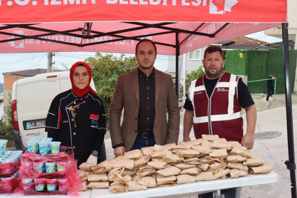 İzmit Belediyesi’nin Beslenme Saati Projesi üç okulda sürdü İzmit Belediyesi’nin Beslenme Saati Projesi üç okulda sürdü