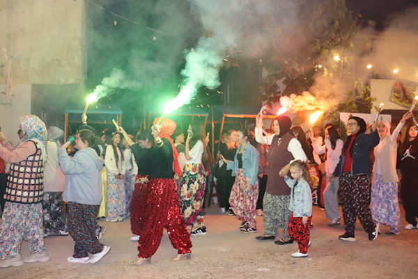 İzmit’te 4’üncü Geleneksel Pat Pat Festivali Şalvar Gecesi ile başladı İzmit’te 4’üncü Geleneksel Pat Pat Festivali Şalvar Gecesi ile başladı
