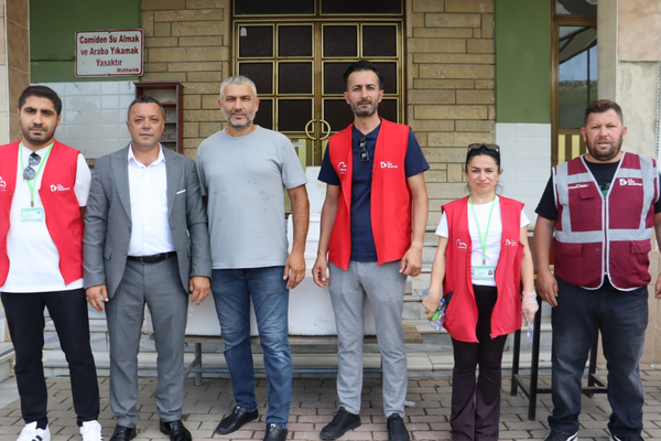 İzmit'te cuma namazı sonrası aşure ikram edildi İzmit'te cuma namazı sonrası aşure ikram edildi