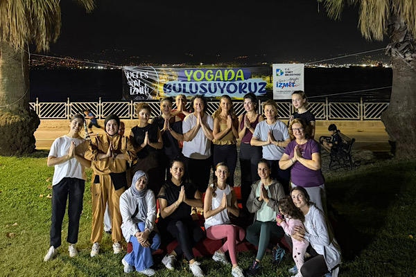 İzmit’te “Nefes Al İzmit” yoga programı düzenlendi İzmit’te “Nefes Al İzmit” yoga programı düzenlendi
