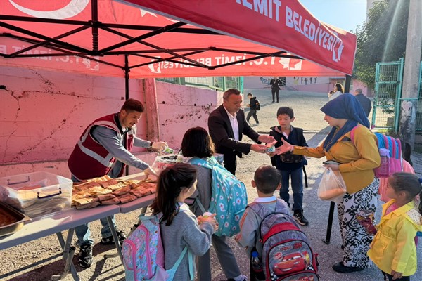 İzmit'te okullarda Beslenme Saati uygulamasını sürdürüyor İzmit'te okullarda Beslenme Saati uygulamasını sürdürüyor