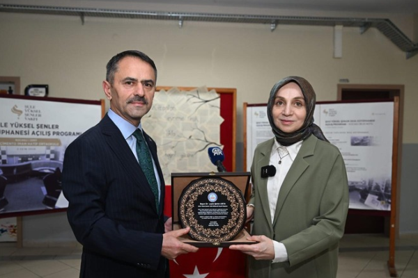 İzmit’te Şule Yüksel Şenler Okul Kütüphanesi açıldı İzmit’te Şule Yüksel Şenler Okul Kütüphanesi açıldı