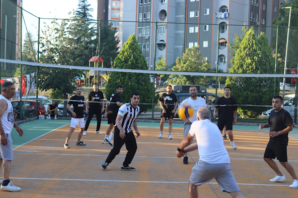 İzmit’te voleybol turnuvası başladı İzmit’te voleybol turnuvası başladı