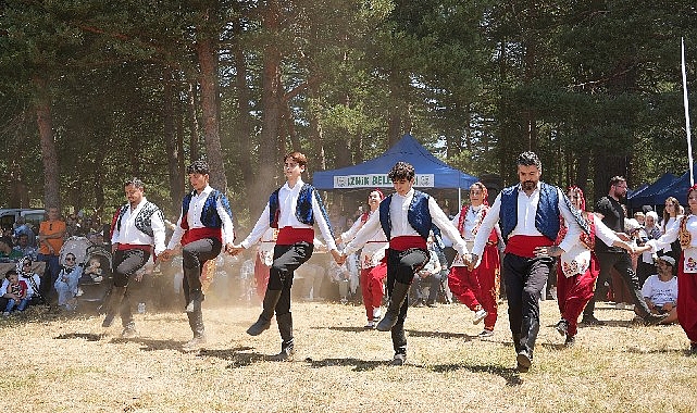 İznik'te 5. Maviyemiş Festivali'ne Yoğun İlgi İznik'te 5. Maviyemiş Festivali'ne Yoğun İlgi