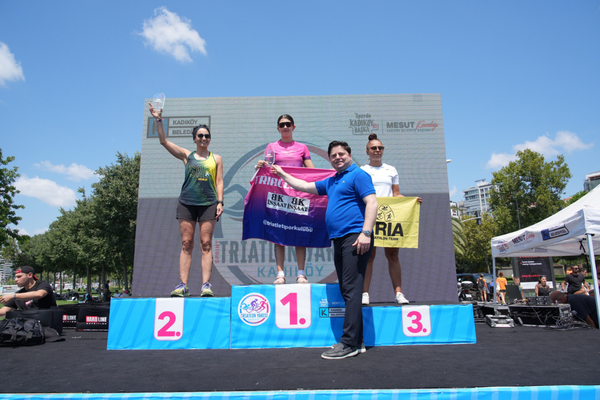 Kadıköy'de sprint triatlon heyecanı: Yaklaşık 500 sporcu yarıştı Kadıköy'de sprint triatlon heyecanı: Yaklaşık 500 sporcu yarıştı
