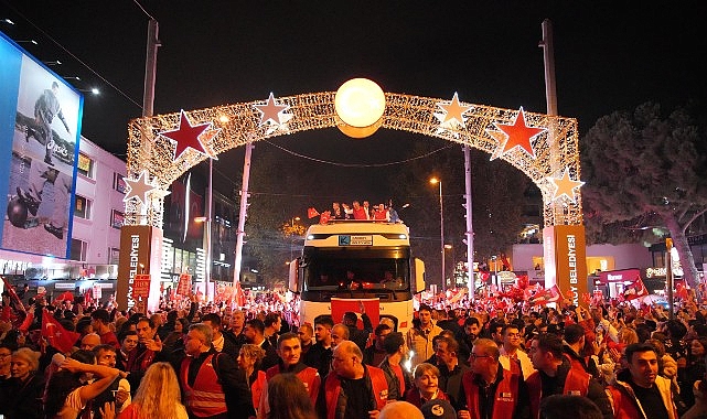 Kadıköy'de Yüz Binlerce Kişi Cumhuriyet İçin Yürüdü Kadıköy'de Yüz Binlerce Kişi Cumhuriyet İçin Yürüdü