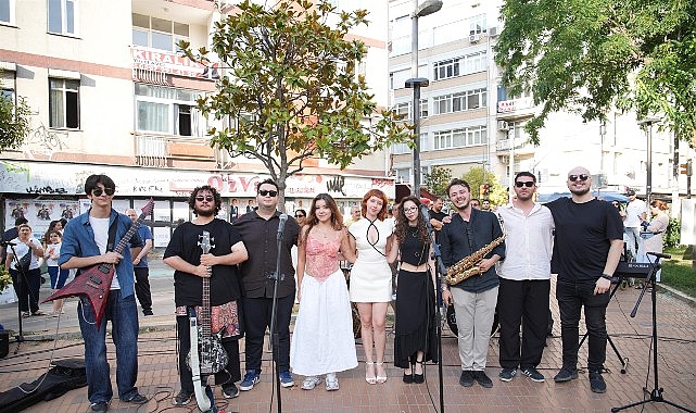 Kadıköy'ün Sokakları Gençlerin Müziğiyle Şenleniyor Kadıköy'ün Sokakları Gençlerin Müziğiyle Şenleniyor