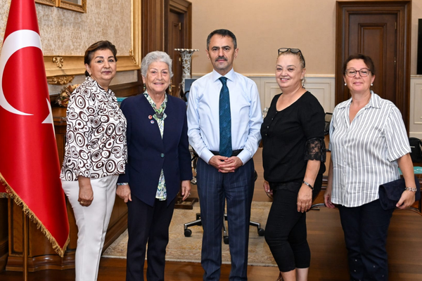 Kadın ve Mücadele Derneği Kocaeli Şubesinden Vali Aktaş’a ziyaret Kadın ve Mücadele Derneği Kocaeli Şubesinden Vali Aktaş’a ziyaret