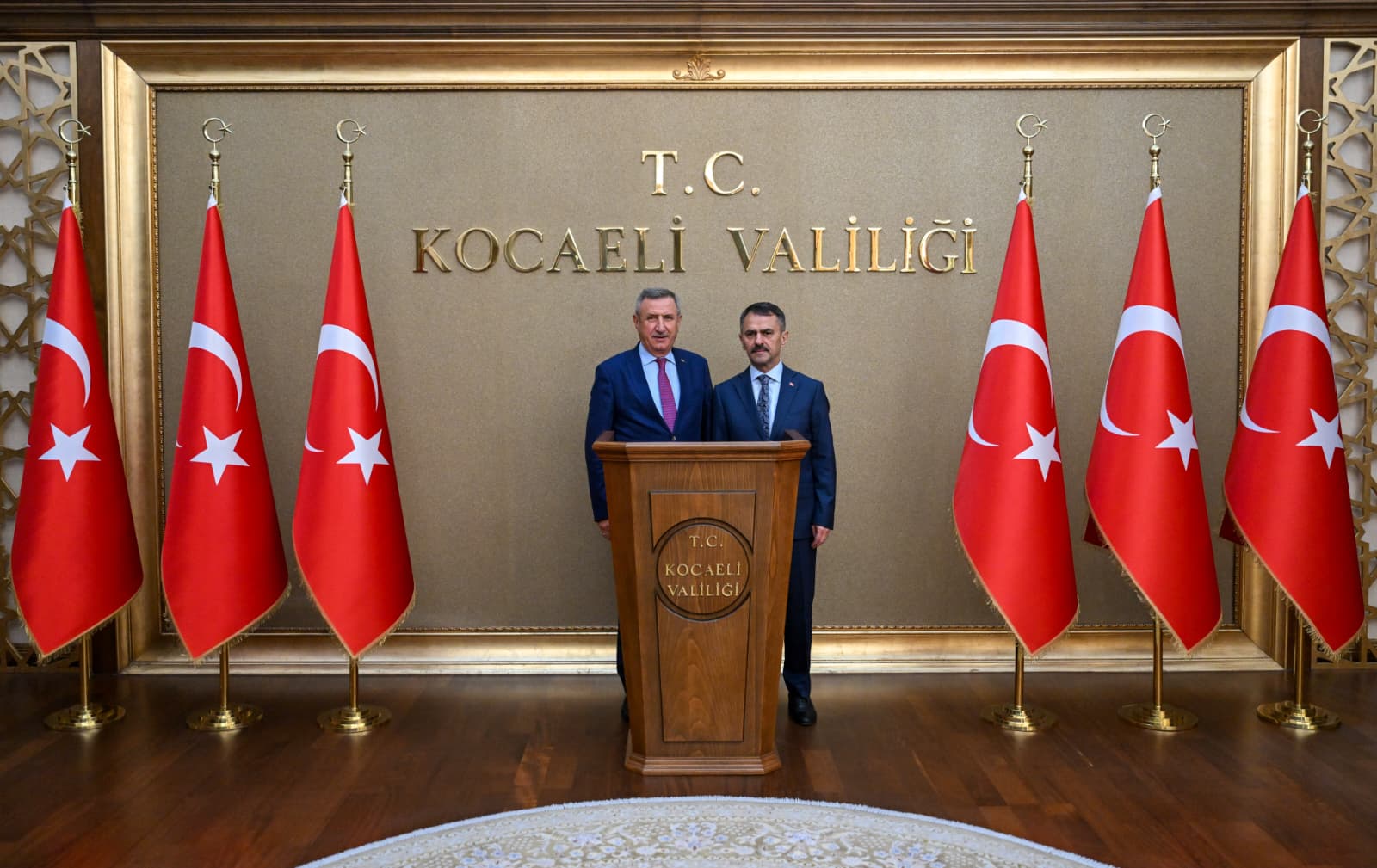 Kamu Denetçisi emekli Vali Yılmaz, Kocaeli Valisi Aktaş'ı ziyaret etti Kamu Denetçisi emekli Vali Yılmaz, Kocaeli Valisi Aktaş'ı ziyaret etti