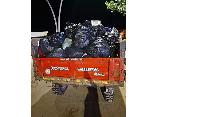 Kandıra sahillerinden 64 tır çöp toplandı Kandıra sahillerinden 64 tır çöp toplandı