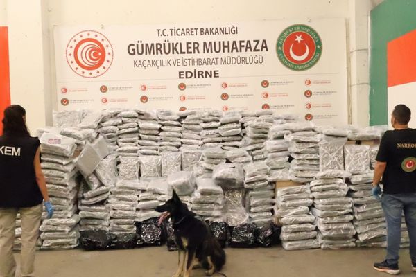 Kapıkule’de 810 kilogram esrar ele geçirildi Kapıkule’de 810 kilogram esrar ele geçirildi