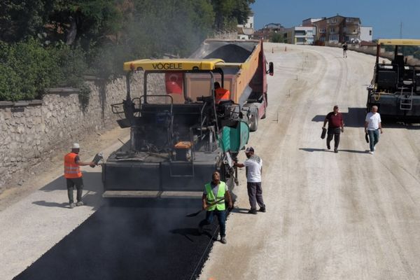 Karabük’te Esentepe Rampası’nda asfalt çalışması başladı Karabük’te Esentepe Rampası’nda asfalt çalışması başladı