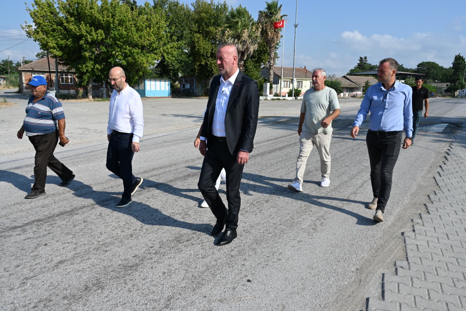 Karacabey Belediyesi kırsal mahallelerde 12 kilometrelik arazi yolunu iyileştirdi Karacabey Belediyesi kırsal mahallelerde 12 kilometrelik arazi yolunu iyileştirdi