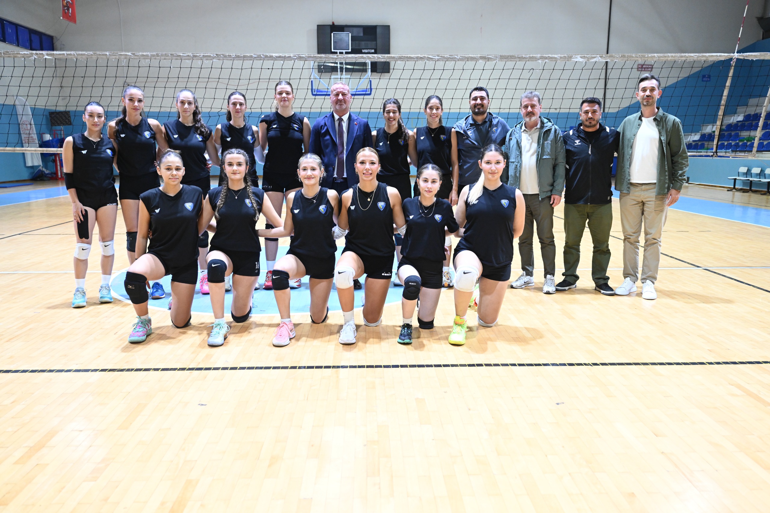 Karacabey Belediyespor Kadın Voleybol Takımı yeni sezona hazırlanıyor Karacabey Belediyespor Kadın Voleybol Takımı yeni sezona hazırlanıyor