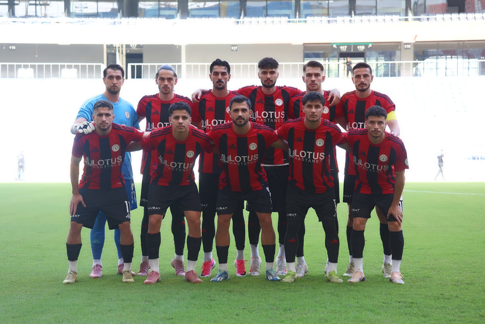 Karaköprü Belediyespor, Adanaspor’u 3-1 yenerek lige üçte üç yaptı Karaköprü Belediyespor, Adanaspor’u 3-1 yenerek lige üçte üç yaptı