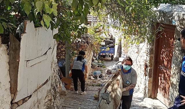 Karaköy'de çöp ev temizlendi Karaköy'de çöp ev temizlendi