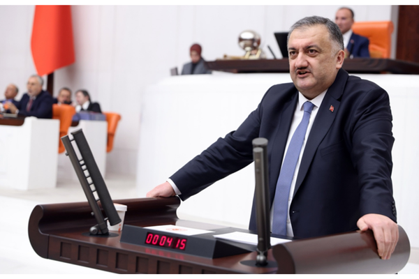 Karal: 800 milyar liralık büyüklük Türkiye'nin sanayi devlerini geride bırakıyor Karal: 800 milyar liralık büyüklük Türkiye'nin sanayi devlerini geride bırakıyor