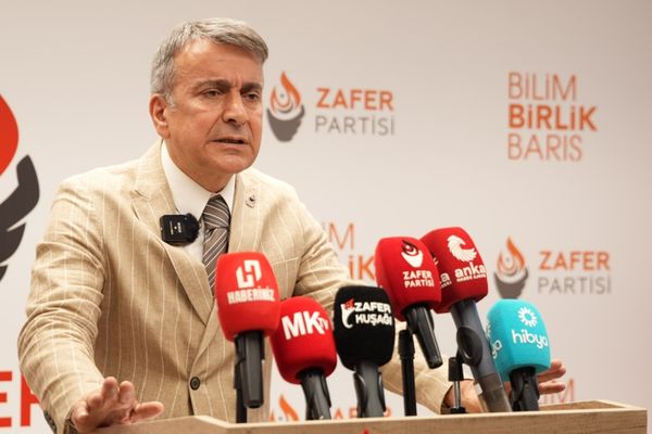 Karamahmutoğlu'ndan Kıbrıs ve göç mesajı Karamahmutoğlu'ndan Kıbrıs ve göç mesajı