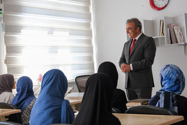 Karaman Valisi Çiçek, Kur’an kursu öğrencileriyle bir araya geldi Karaman Valisi Çiçek, Kur’an kursu öğrencileriyle bir araya geldi