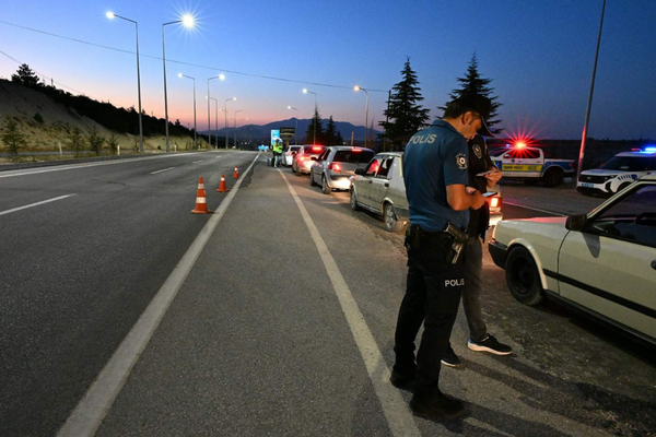 Karaman’da bir haftada 9 aranan kişi yakalandı Karaman’da bir haftada 9 aranan kişi yakalandı