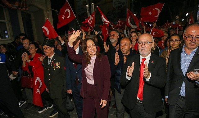 Karşıyaka Cumhuriyet aşkıyla tek yürek! Karşıyaka Cumhuriyet aşkıyla tek yürek!
