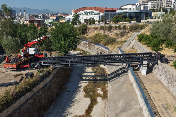 Karşıyaka’da 10 dakikalık yaya yolu 1 dakikaya inecek Karşıyaka’da 10 dakikalık yaya yolu 1 dakikaya inecek