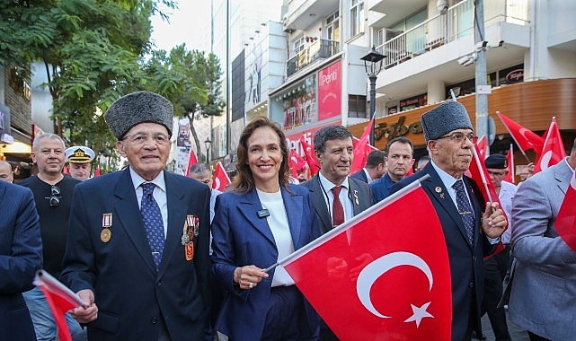 Karşıyaka'da gazilere saygı yürüyüşü Karşıyaka'da gazilere saygı yürüyüşü