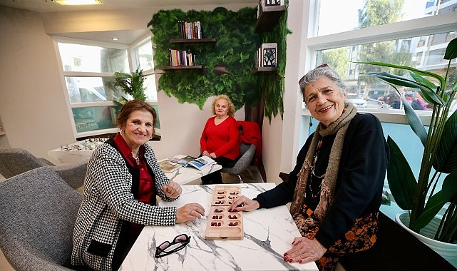 Karşıyaka'nın çınarları 'Emekli Yaka'da buluşuyor Karşıyaka'nın çınarları 'Emekli Yaka'da buluşuyor
