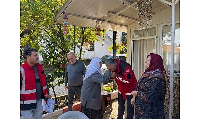 Kartepe Belediyesi Selden Etkilenen Vatandaşları Yalnız Bırakmıyor Kartepe Belediyesi Selden Etkilenen Vatandaşları Yalnız Bırakmıyor