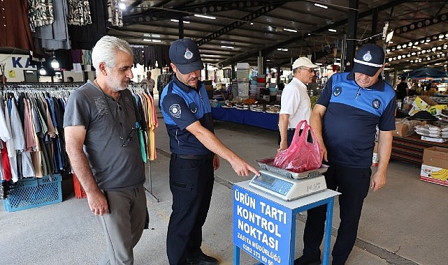 Kartepe'de Pazarlarda Zabıta Denetimi Sürüyor Kartepe'de Pazarlarda Zabıta Denetimi Sürüyor
