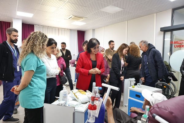 Kayapınar Belediyesi’nden kanser hastalarına moral ziyareti Kayapınar Belediyesi’nden kanser hastalarına moral ziyareti