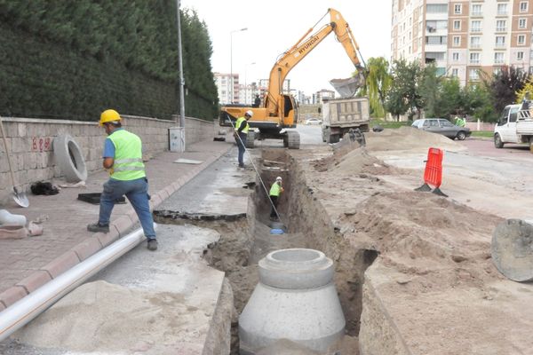 Kayseri Büyükşehir, Erkilet’te yağmur suyu hattı çalışmalarını sürdürüyor Kayseri Büyükşehir, Erkilet’te yağmur suyu hattı çalışmalarını sürdürüyor