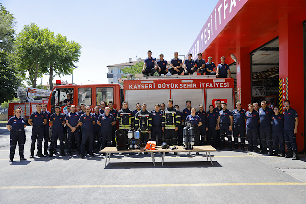 Kayseri itfaiyesine yeni nesil ekipmanlarla uygulamalı eğitim Kayseri itfaiyesine yeni nesil ekipmanlarla uygulamalı eğitim
