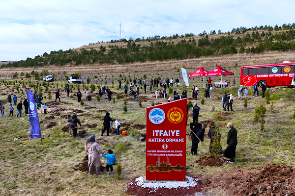 Kayseri İtfaiyesinin 100. yılı anısına 500 fidan dikildi Kayseri İtfaiyesinin 100. yılı anısına 500 fidan dikildi