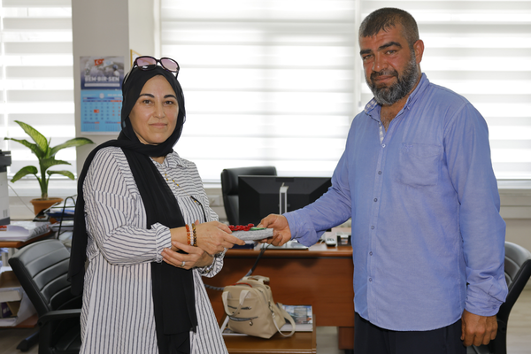 Kayseri'de döviz dolu kayıp cüzdan sahibine eksiksiz teslim edildi Kayseri'de döviz dolu kayıp cüzdan sahibine eksiksiz teslim edildi