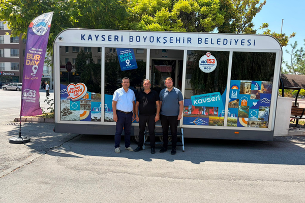 Kayseri'de Mobil Beyaz Masa ile vatandaş talepleri sahada alınıyor Kayseri'de Mobil Beyaz Masa ile vatandaş talepleri sahada alınıyor