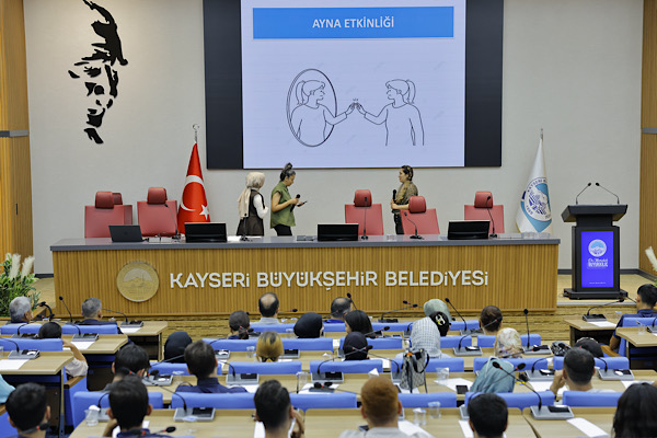 Kayseri’de Nesilden Nesil’e Geleceğin İnşası Aile semineri düzenlendi Kayseri’de Nesilden Nesil’e Geleceğin İnşası Aile semineri düzenlendi