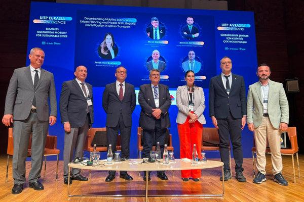 Kayseri'den uluslararası konferansta "Düşük Karbonlu Ulaşım" sunumu Kayseri'den uluslararası konferansta "Düşük Karbonlu Ulaşım" sunumu