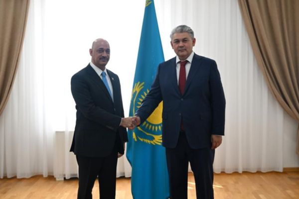 Kazakistan Dışişleri Bakanı Kosherbayev, Umman Büyükelçisi Al-Bahrani'yi kabul etti